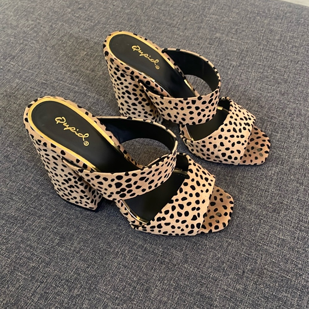 Adorable Chunky Heel Leopard Shoe